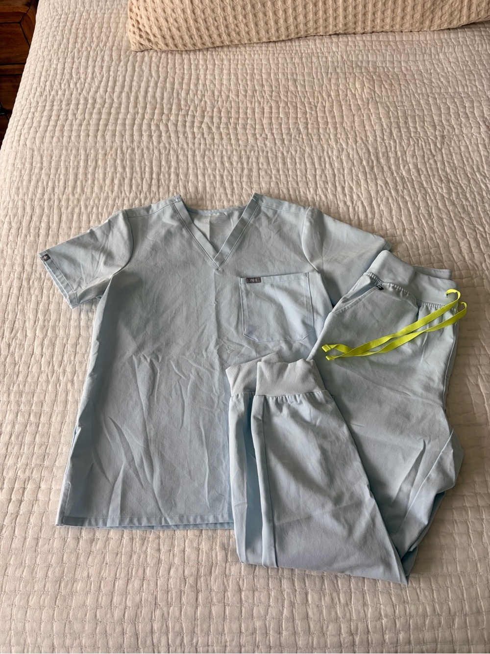 FIGS Set Light Blue Catarina Scrub Top M & Joggers MP LOT/Set